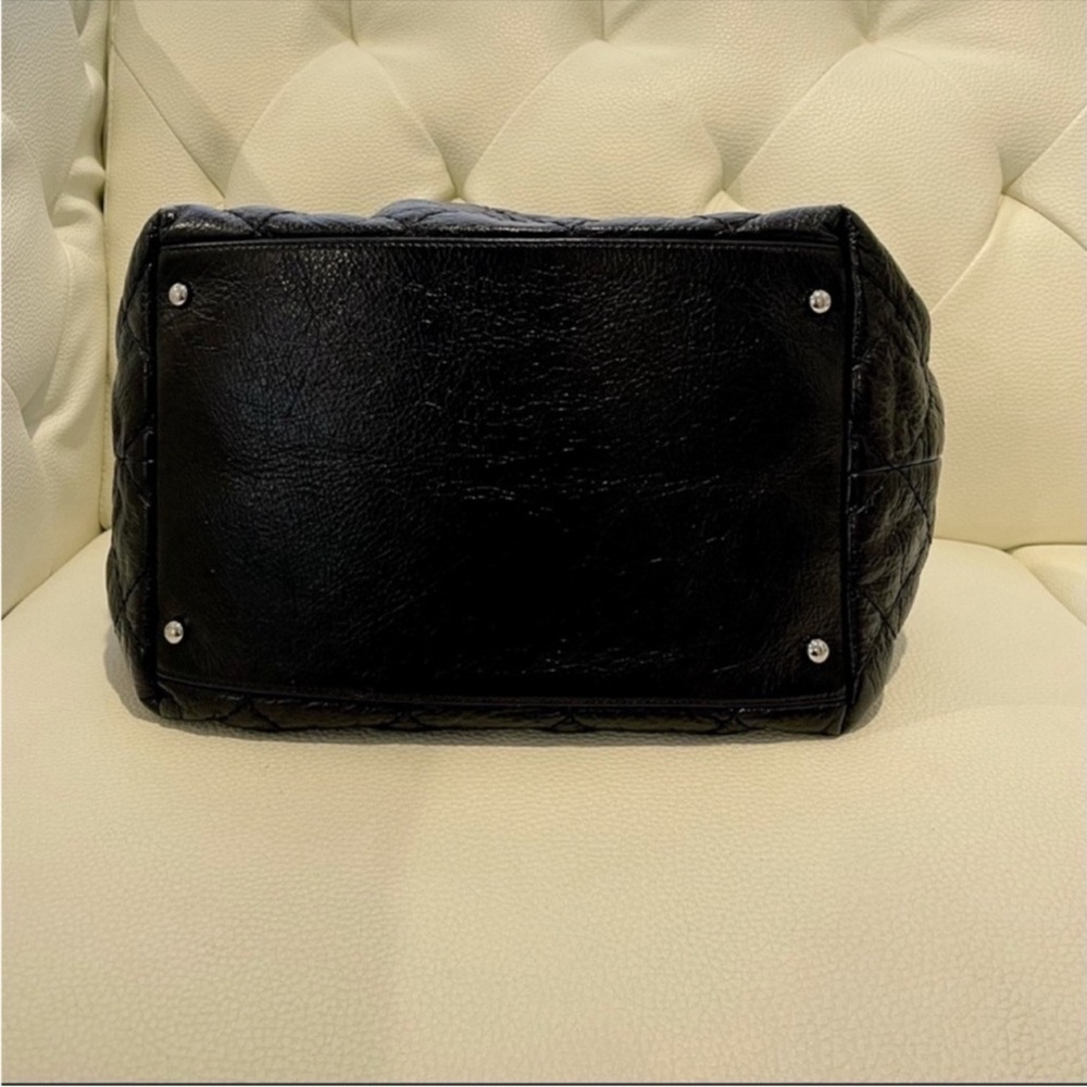 Chic Black Chanel Leather Women's‎ Bag - Picture 4 of 9
